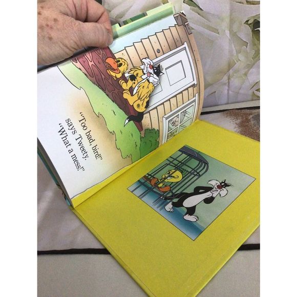 Vintage 1990 Golden Book “Sylvester and Tweety What A Mess” - Picture 9 of 10